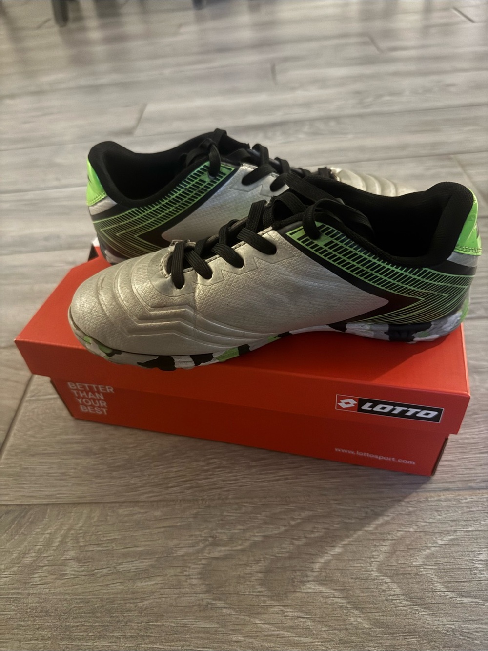 LOTTO Kids Silver & Neon Green Soccer shoes for little boys